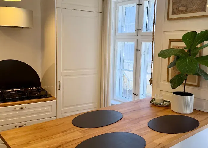 Canal-Side Cosy Apartment - Gammel Statnd Copenhagen, Denmark